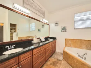 5 Mins to beach; 5BD, 4.5BA, Heated pool, Jacuzzi, Mini Golf, Tiki Huts. - Image 3