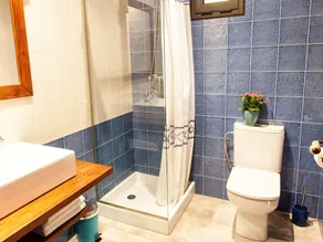 Belle maison en pierre, 4 chambres doubles, chacune. - Image 3