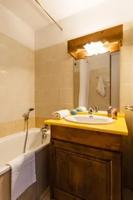 WiFi, 80 m fra skiløjperne, fitness, swimmingpool, terrasse, balkon, fjernsyn, skiopbevaring - Image 2