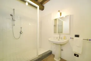 Alleinstehendes Ferienhaus mit Klimaanlage, Whirlpool, privatem Pool, TV, Innenhof, bei Lucca - Image 5