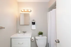 Modern 2BR Gem Steps to The Greene UD & WPAFB - Image 2