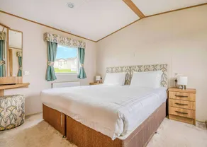 Comfortable spacious caravan with one double and one twin. - Image 2