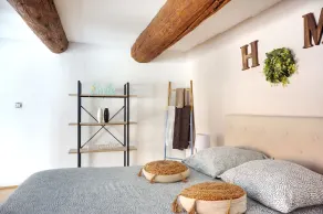 Joyau Marseillais: T2 Confort sur la Historique Place aux Huiles - Image 4