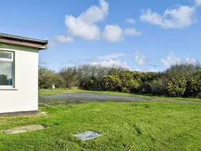 2 bedroom accommodation in The Lizard - Image 5