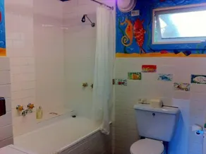 R&R at Point Roadknight - classic beach house 3 minute walk to beach - Image 3