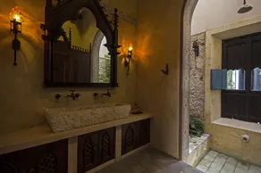 Discover Merida in grand colonial style - Image 2