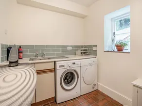 4 bedroom accommodation in near Abergavenny & Crickhowell - Image 2