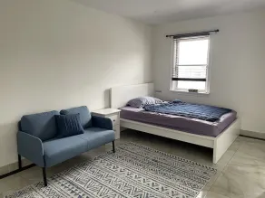 Bright & refreshing Port Credit apartment - 4 mins to the lake! - Image 3