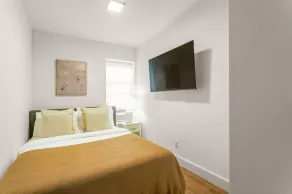 Luxury 3 Bedroom 2 Bath Apartment in Prime Location of NYC - Image 4