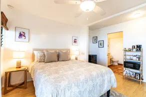 Oceanfront in Hilo Hale Kai Suites Heritage Room - Queen Bed, Private Bath - Image 5