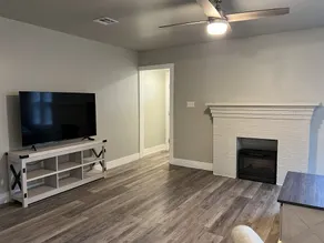 1940's remodeled bungalow in quiet neighborhood. - Image 2