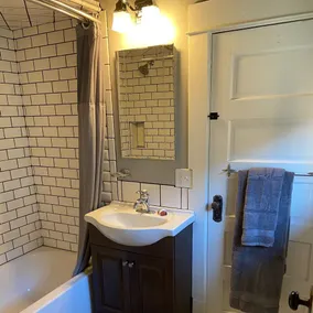 Comfortable historical home, centrally located - Image 3