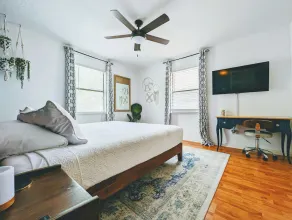 AMAZING Lake Views - Modern Luxury, Pet-friendly, Cowboy Pool, 2 King Beds! - Image 3