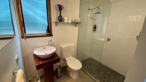 3 bedroom house with gas heated pool and great outdoor entertaining areas. - Image 2