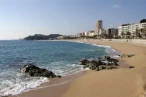Villa Vivalavida home holidays. 1 km from beach Costa Brava. Major 25+ - Image 5