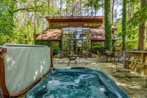 Tall Pines Sanctuary - Maison dans une salle de lit superposée HotTub de 40 acres - Image 5