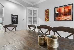 Newhouse Manor Dallas Premier Location - Image 3