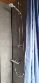 3 camere, 2 bagni, 3 minuti dal centro, parcheggio gratuito, wifi gratuito, giardino soleggiato - Image 5
