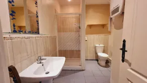 4 bedroom holiday home with private pool and garden - Image 2