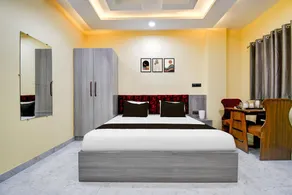 Deluxe Red Chilly 2.O Hotel & Banquet - Image 4