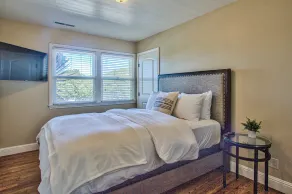Monterey Bay Cozy Charmer - Image 5