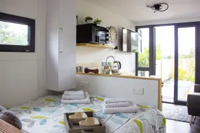 Romantic converted shipping container with outdoor bath - Image 4