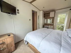 Beautiful Caravan With Decking At Carlton Meres Holiday Park, Suffolk Ref 60022M - Image 5