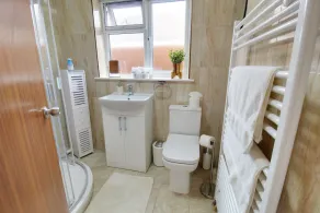 Cedar Drive, Holbeach - 1 to 4 - Self Catering - Image 2