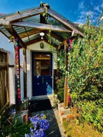 Blissful Beach Bungalow - 5 min from the Beach! - Image 4