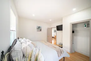 Save 30% Large 3BR Pet-Friendly Apt w/Free Parking Near Red Line-Downtown Boston - Image 4