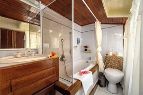 Spacious House with Shared Pool in Machabee - Image 2