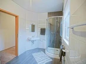 Ground-floor apartment with terrace and large garden with lounge area and grill - Image 5