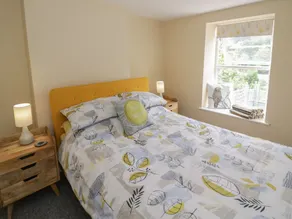 RAINFOREST COTTAGE, pet friendly, with a garden in Ruspidge - Image 4