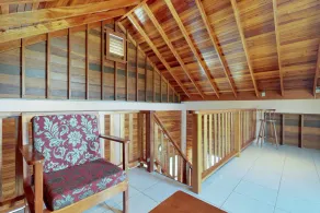 Lofty Space with a Private Veranda and Free WiFi - Walk 10 Minutes into Town - Image 3