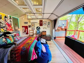 Vibrant Villa-Colorful River Retreat for Two - Image 5