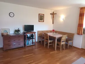 Vacation apartment for 1 to 2 people with terrace and mountain view - Image 5