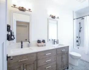 “Between Two Lakes”. New 2 Bedroom Entire Home! (Sleeps 6). - Image 3