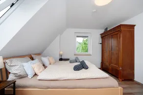 Holiday Apartment 'Newly Renovated Attic Apartment' with Wi-Fi - Image 5