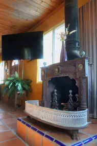 Groovy Desert Getaway w Pool, Fire pit, Stream/Wifi, Vinyl Records, Books, Art.. - Image 2