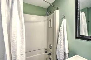 Cozy Wintergreen Ski Chalet -hot tub-Walk to slopes & family friendly! - Image 3
