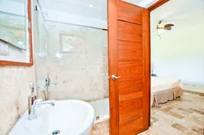 Comfortable 2 Bdrm 2nd level condo near the beach, and all ammenities - Image 4