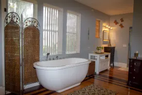 Oakland Manor House - Image 2
