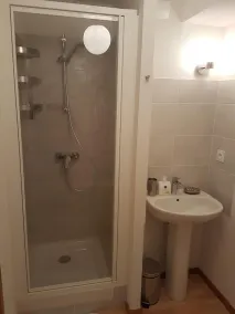 Splinterny moderne 3 værelses lejlighed. 3 min gang fra skilifte og trail vandreture. - Image 4