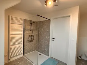 Spacious 3-Floor Holiday Home for 8 Guests - Image 4