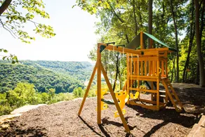 Kid Friendly Bluff House with incredible Mississippi River Views! - Image 2