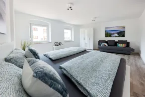 Newly renovated apartment just 300m from the train station - Image 5