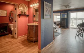 Charming Studio with Kitchenette has Bayfront Deck Overlooking Newports Harbor! - Image 5