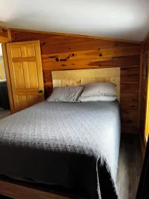 Cozy Modern Cabin - Image 4