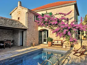 Villa con giardino, barbecue e terrazza | Vista sulla piscina - Image 5
