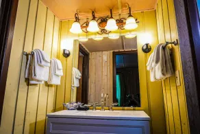 Stunning cottage overlooking Lake Innsbruck 5 miles from Wild Animal Safari! - Image 3
